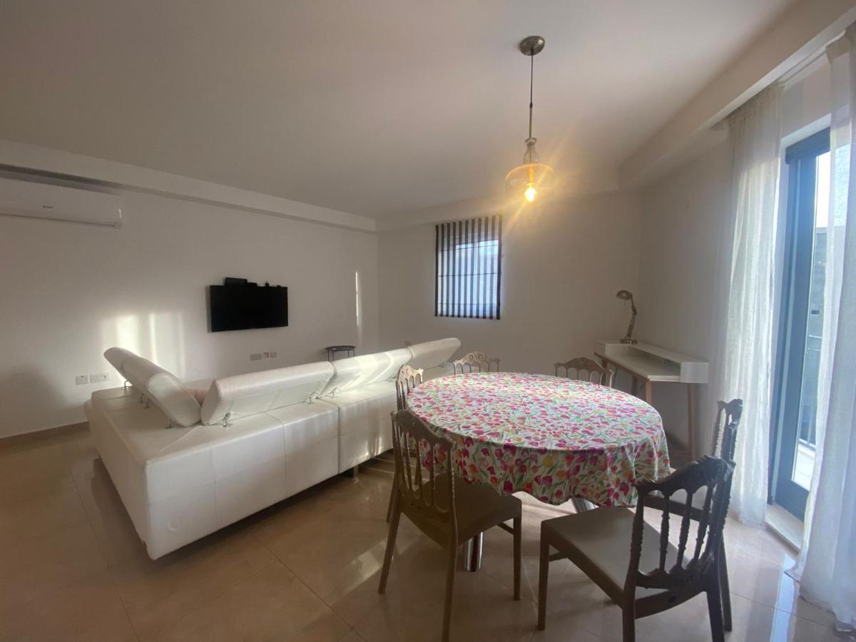 Cozy 2 Bedroom Apartment Near Seafront Gzira Exterior foto