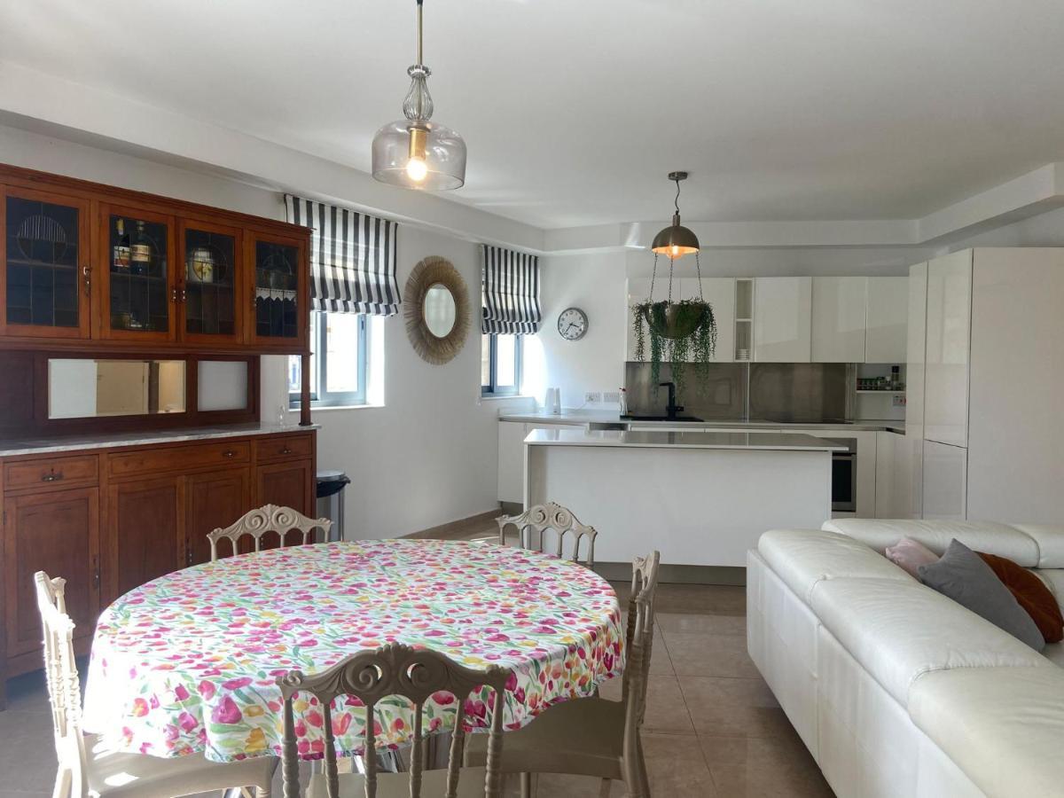 Cozy 2 Bedroom Apartment Near Seafront Gzira Exterior foto